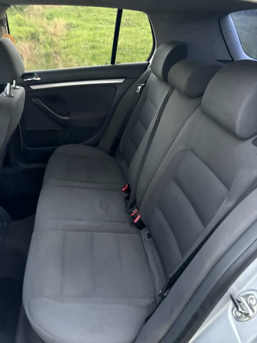 Golf 5 2.0 tdi.