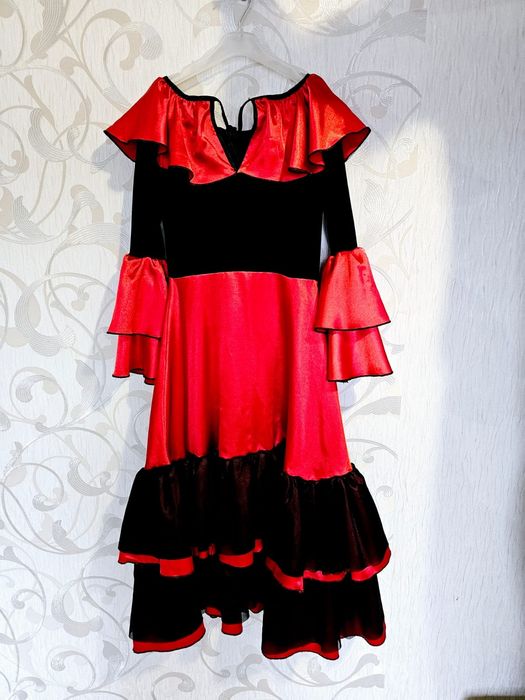 Продам  испанский костюм