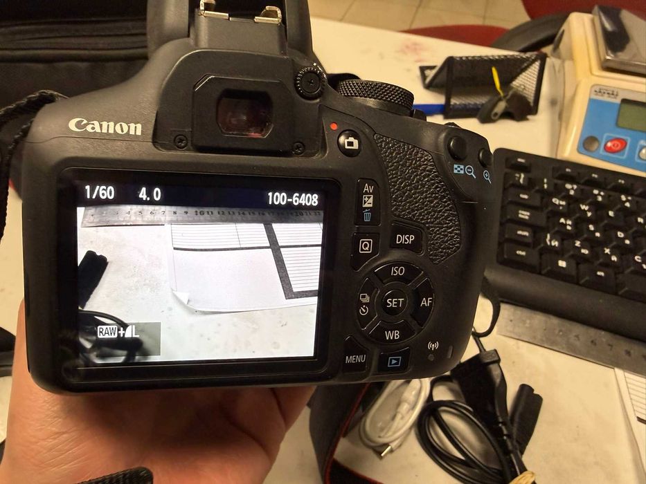 Canon COS 2000D (DS126741)