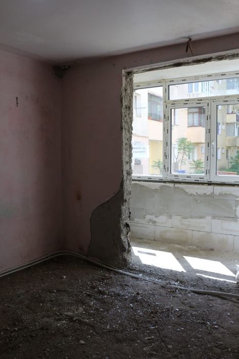 Persoană fizică, vând apartament cu 3 camere decomandat – Str. Gloriei, Roman la 10 min de Piața Smirodava