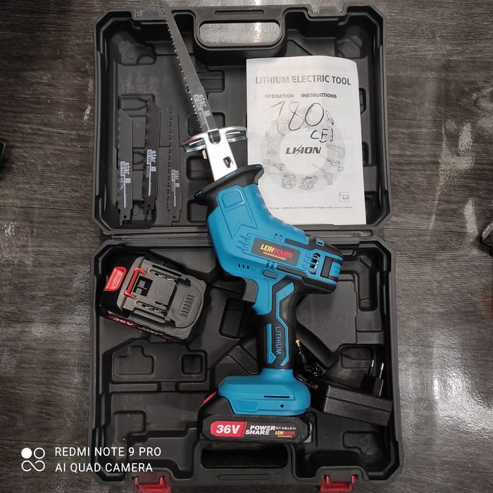 Fierăstrău pendular tip sabie cu 2 acumulatori și 4 panze