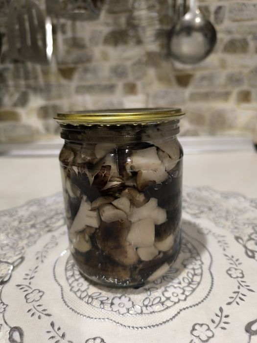 Продам маринованные грибы Волуи