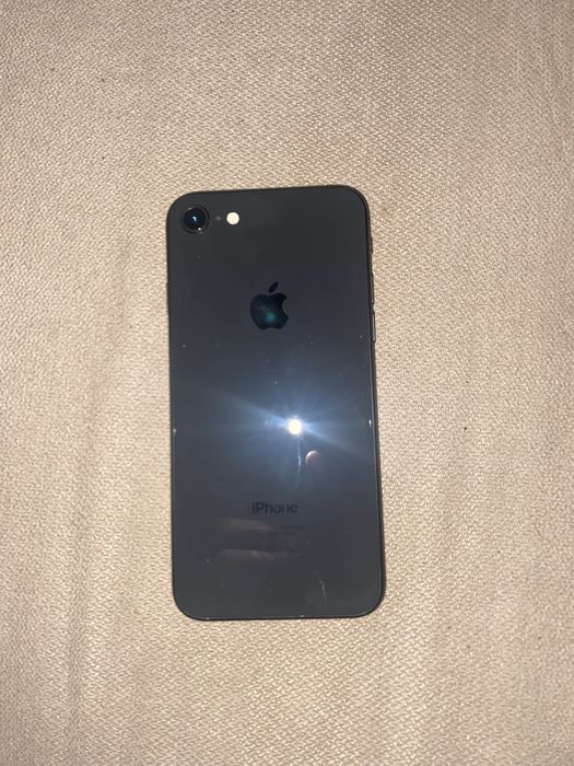 Айфон 8 в хорошем состоянии