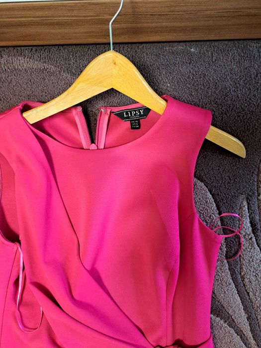 Страхотна цикламена рокля с детайли LIPSY LONDON