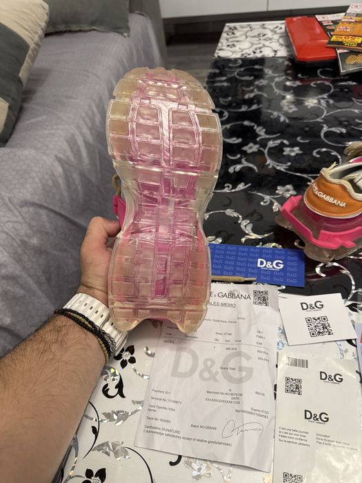 Dolce & Gabbana закупени от Франция