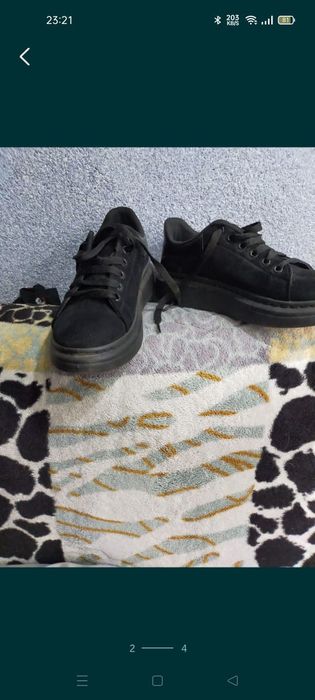 Продам кроссовки женские