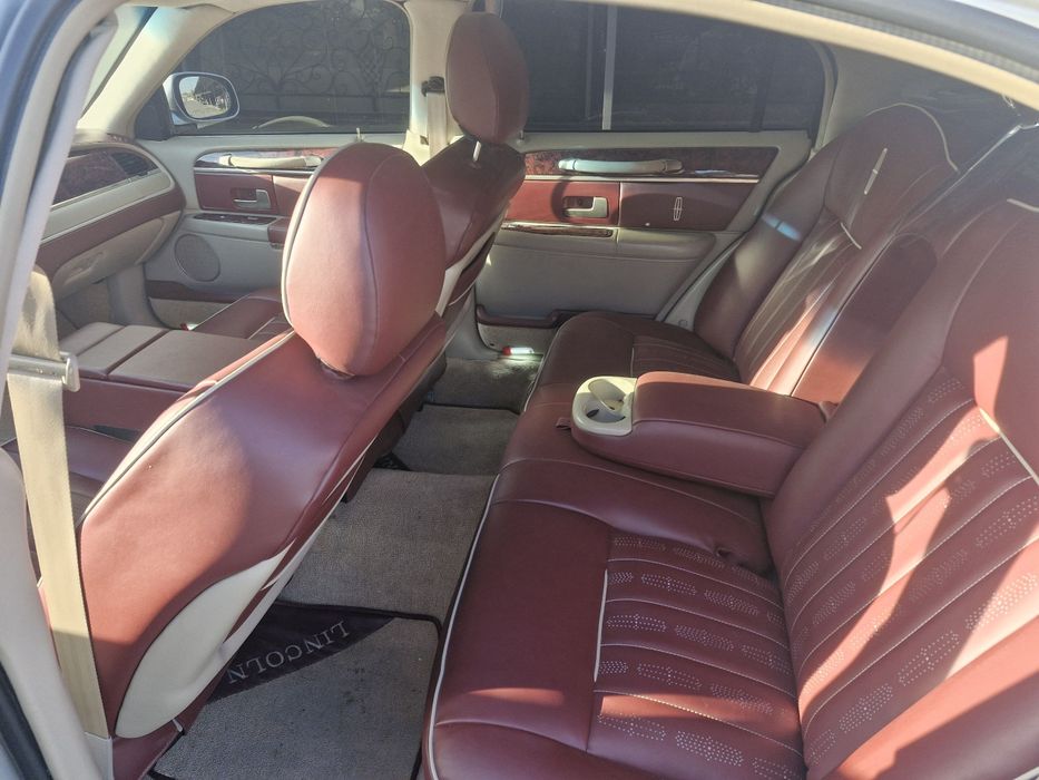 Lincoln Towncar sotiladi