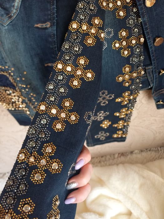 Продам джинсовый костюм