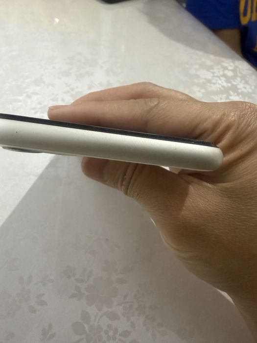 Продам iPhone 11 бу в отличном состоянии