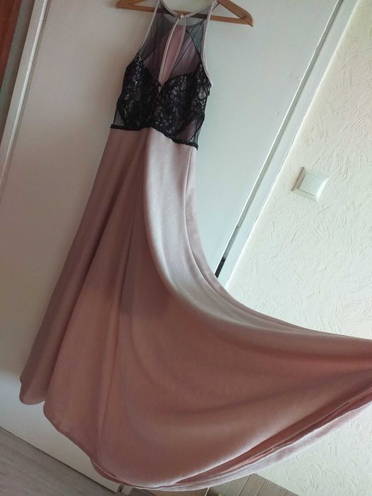 Чисто нова бална рокля