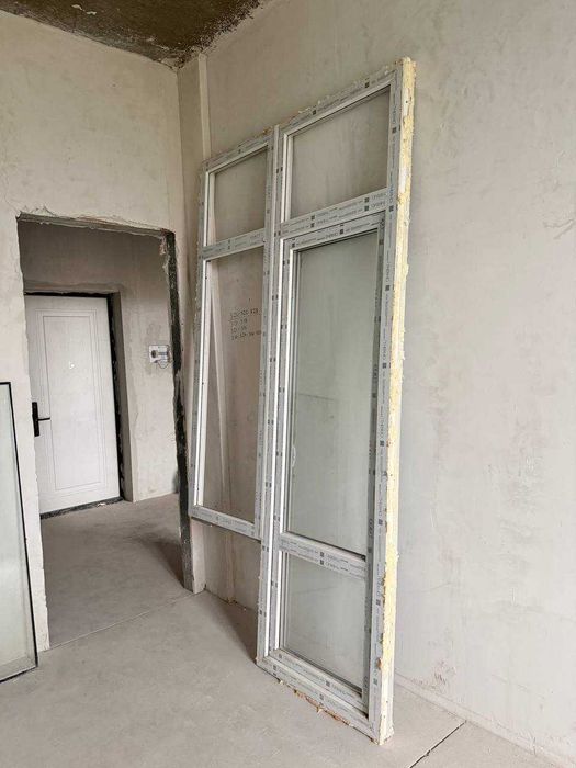 Срочно! Перегородка ПВХ с дверью и окном