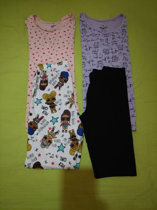 De vânzare lot 2 pijamale, mărimea 134