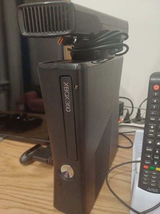 Прошитая xbox 360 Freeboot ,3 джойстика