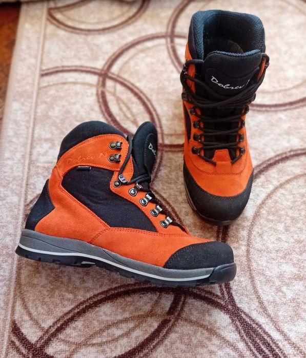 Дамски туристически обувки за зимата и планината