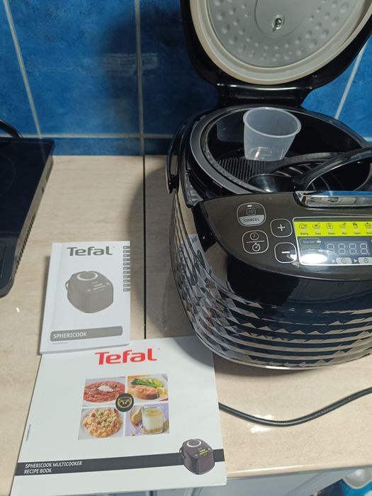 Vând multicooker Tefal