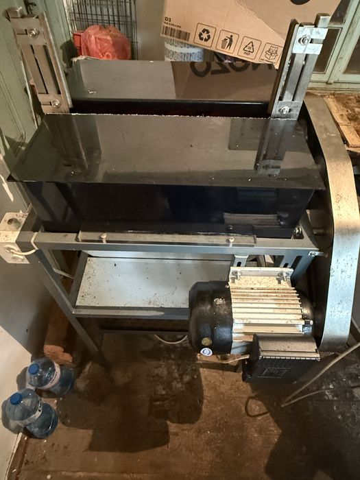 Разпечатваща машина за пчелни пити