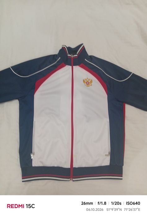 Продам спортивный костюм