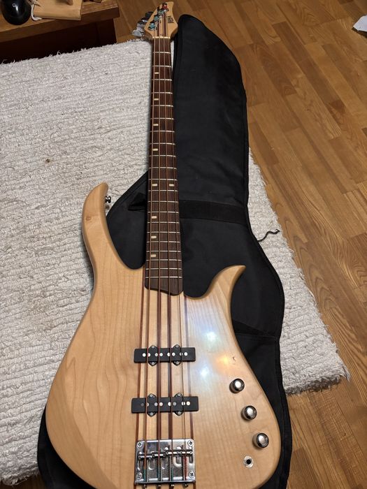 Chitara electrica bass Hora Reghin