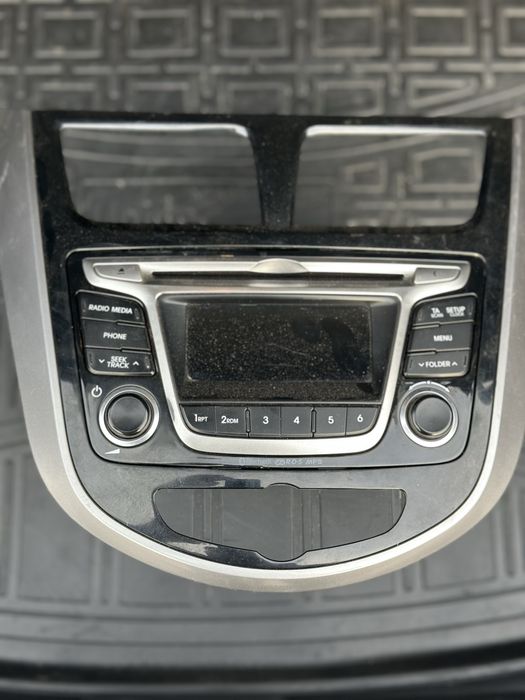 Продам оригинальную магнитолу на хундай акцент