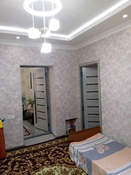 Ховли сотилади. Назарбек 8- мактаб светофори олдида