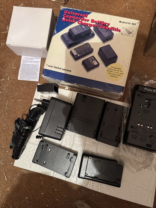 Ретро зарядно с адаптери за видеокамери