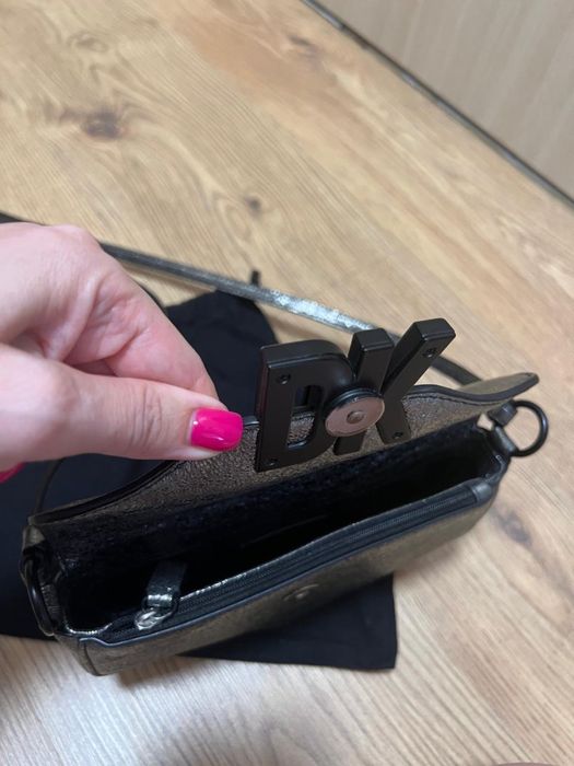 Чанта DKNY от естествена кожа