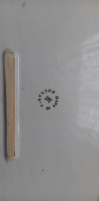 Продавам плато от български порцелан.