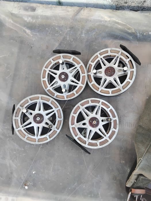 продават се рибарски макари