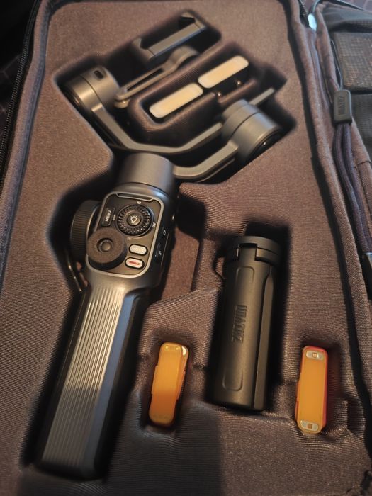 Zhiyun Smooth 5S gimbal telefon + lumini + husă – NOU, nefolosit