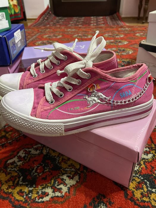 Женская спортивная обувь, кеды. Аёллар оёк кийими