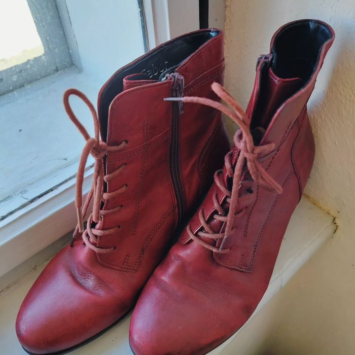 Ghete din piele naturala stare IMPECABILA