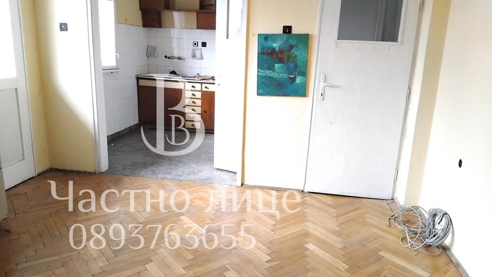 Частно лице продава апартамент в Ботевград,  центъра, 100 кв. + гараж.