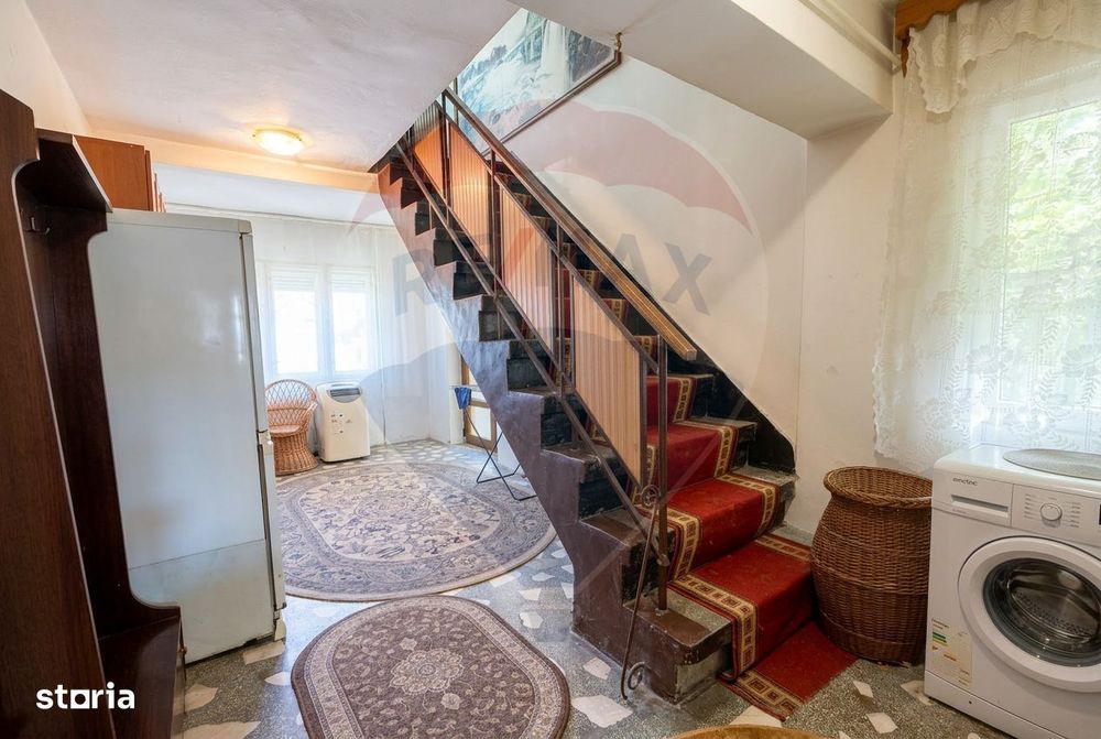 Casă cu 4 camere de vânzare - str. Morii
