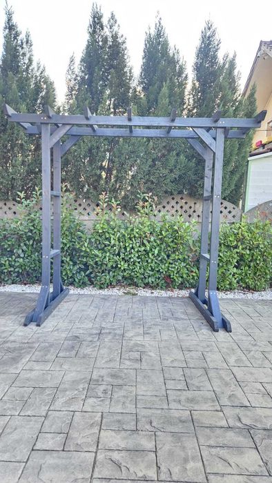 Pergola cu leagan dublu.