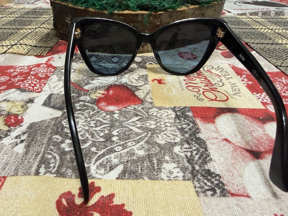 Слънчеви очола Moschino