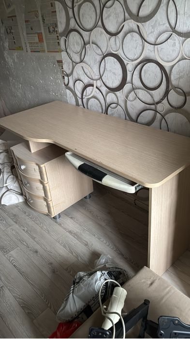 Продам компьютерный стол