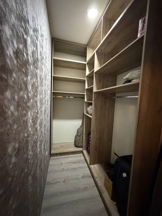 Yakkasaroyda remont mebeli bilan uy sotiladi