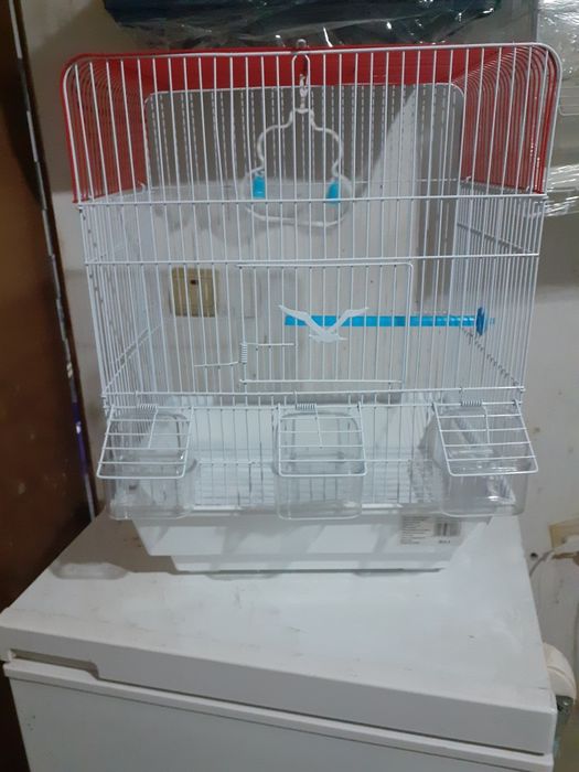 Vând colivii conform poze .