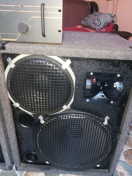 Vând boxe 300 W pasive și amplificator 2x300 W