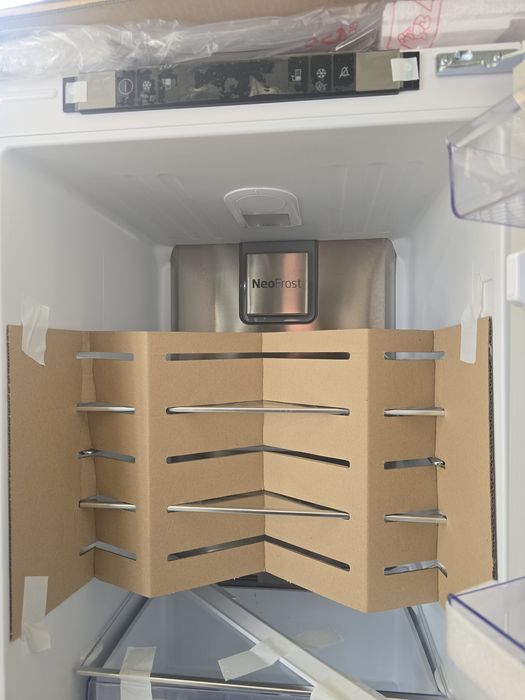 Нов хладилник с фризер за вграждане Beko BCNA275E4SN  177 см