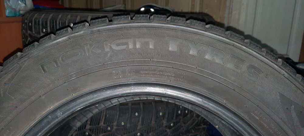 Шипованые. Новые. Nokian.