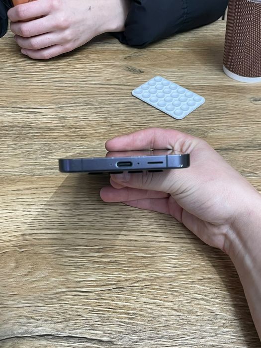 продается Самсунг с24фе