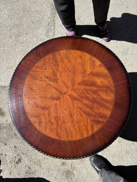 Антична дървена масичка за кафе