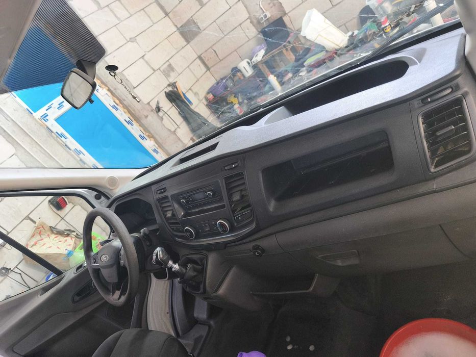 Vând Ford Transit 2019 – Autoutilitară cu Obloane Rabatabile