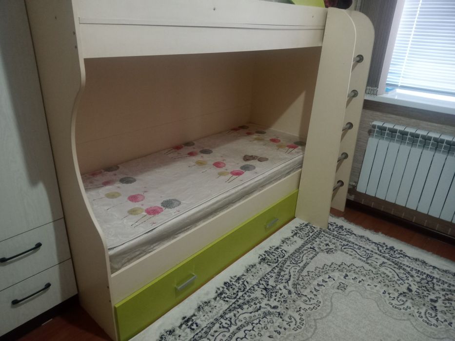 Продам двух яростный кровать