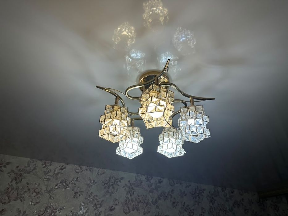 Продам хорошие люстры