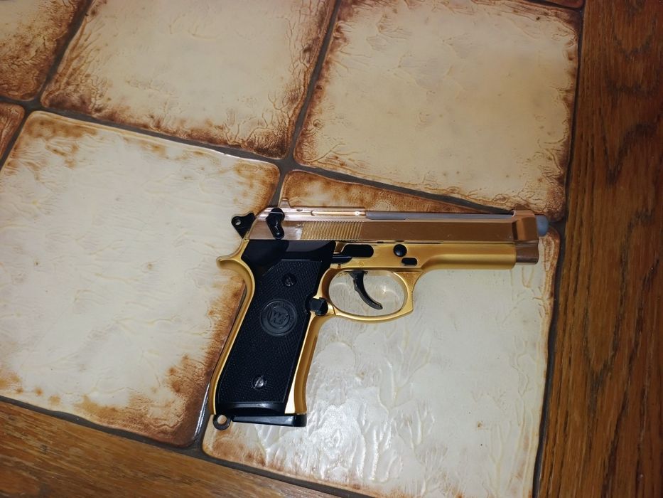 Beretta full metal, gold edition.