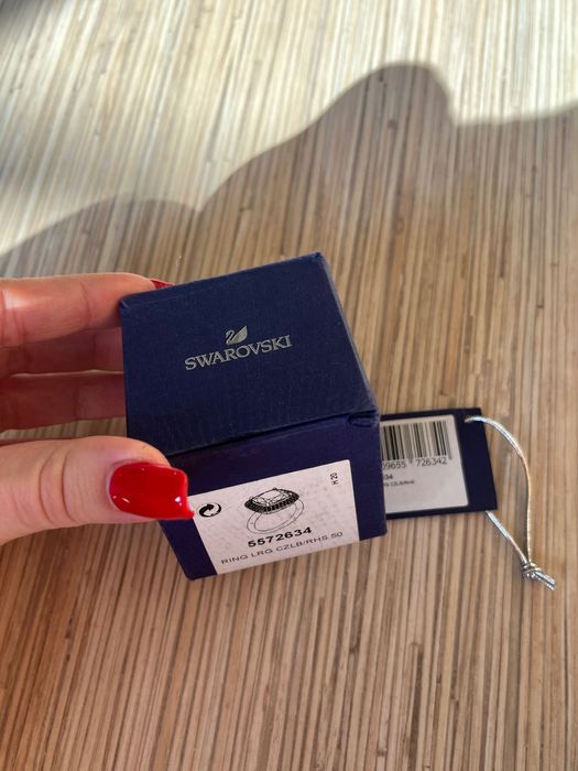 Чисто нов пръстен на Swarovski