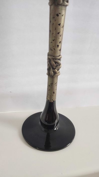 Много висока артистична ваза с метализирана декорация