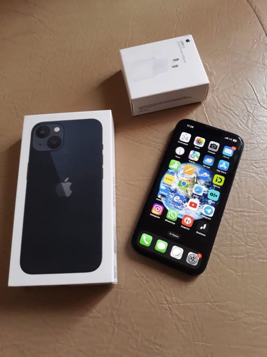 Продам айфон 13 с коробкой
